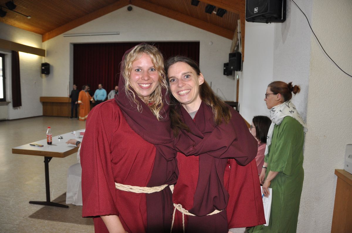 Franziska Fasel (links) und Maria Selzam teilen sich die Rolle der Maria Magdalena. Franziska Fasel (links) und Maria Selzam teilen sich die Rolle der Maria Magdalena.