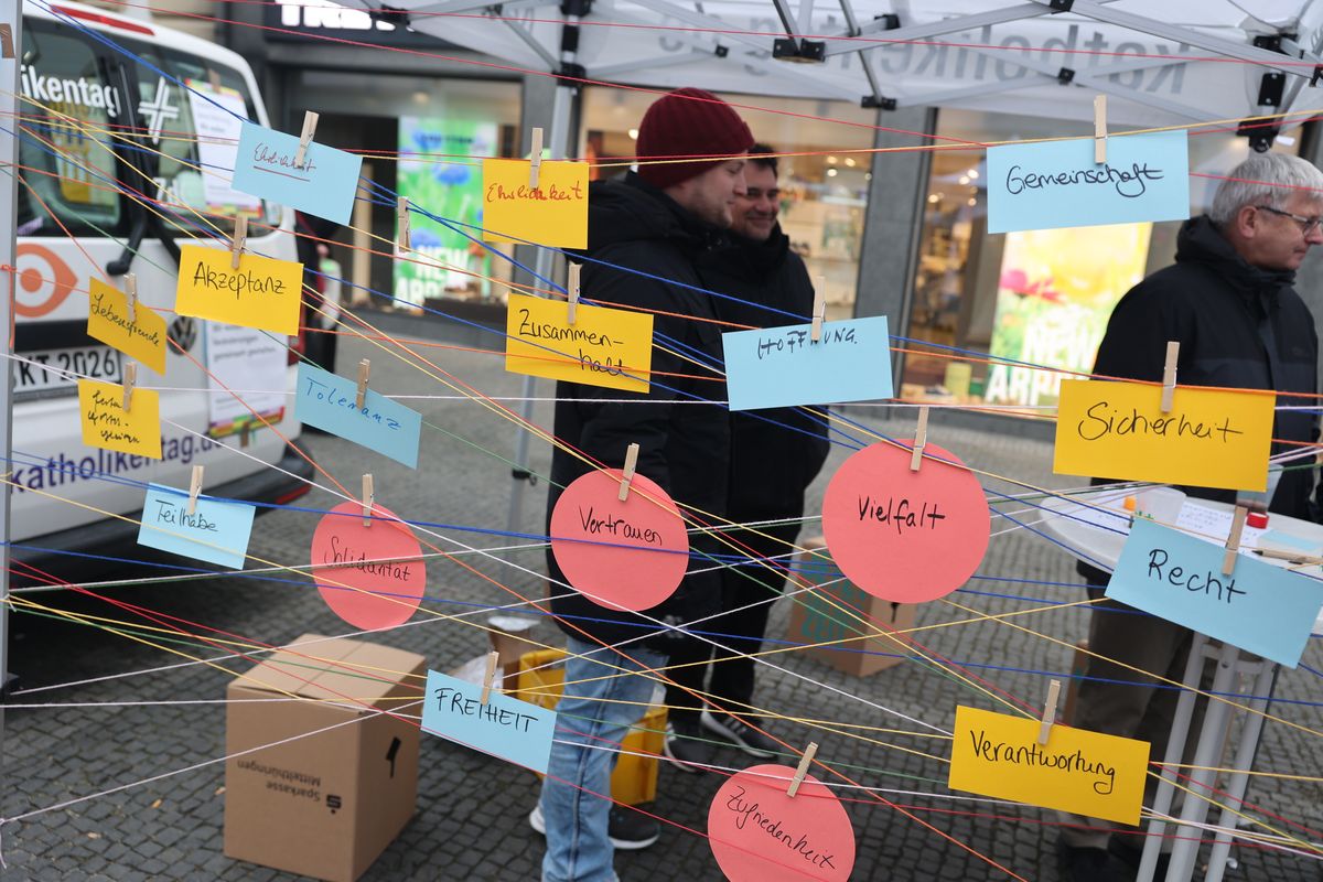 0925/0220 Haltung Demokratie_56198