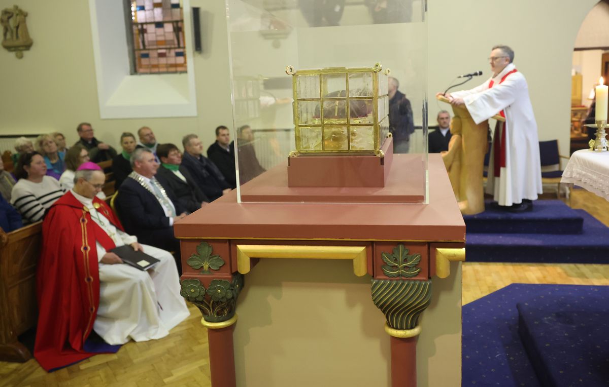 Mellifont Abbey ist die älteste Zisterzienserabtei Irlands. Dort erinnerte Bischof Dr. Franz Jung an den heiligen Bernhard, der betont habe, die Menschen sollten wie eine Brunnenschale und nicht wie ein Rohr sein. Gemeint ist, nur das weiterzugeben, wovon man selbst gefüllt ist und das man im Gebet ergründet und verstanden hat. Unter Henry VIII. wurde die Abtei zerstört.