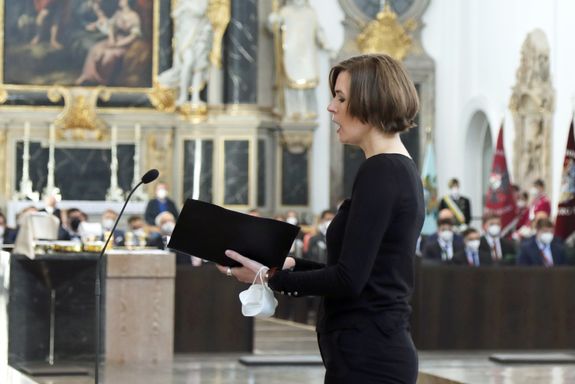 Bischof Dr. Franz Jung feierte am Donnerstag, 3. Juni, den Fronleichnamsgottesdienst im Kiliansdom. Bischof Dr. Franz Jung feierte am Donnerstag, 3. Juni, den Fronleichnamsgottesdienst im Kiliansdom.