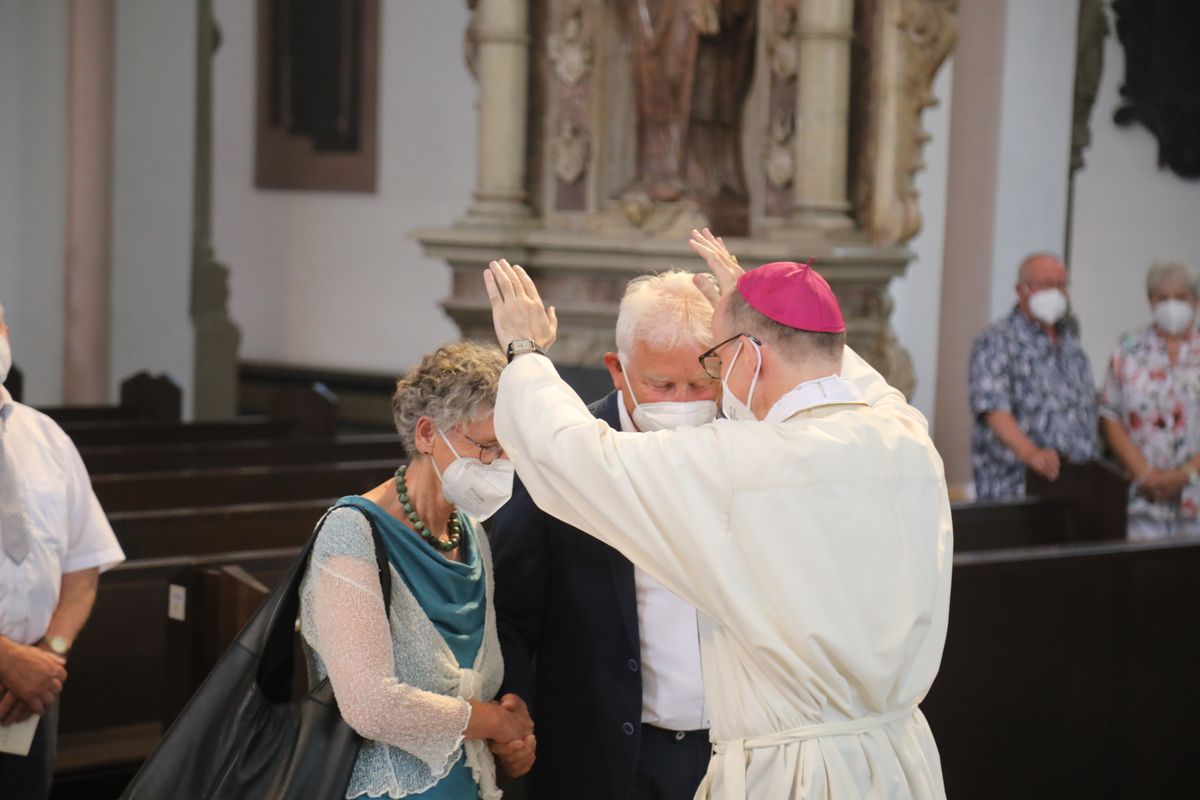 2621/0621 Dankgottesdienst für Ehejubilare mit Bischof Jung_27832