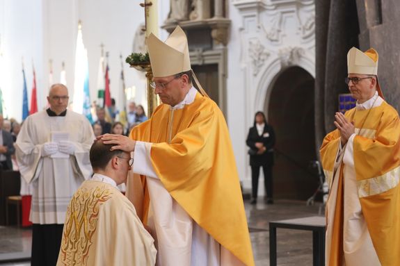 Bei einem Pontifikalgottesdienst im Würzburger Kiliansdom ist an Christi Himmelfahrt, 9. Mai 2024, Weihbischof Paul Reder zum Bischof geweiht worden. 