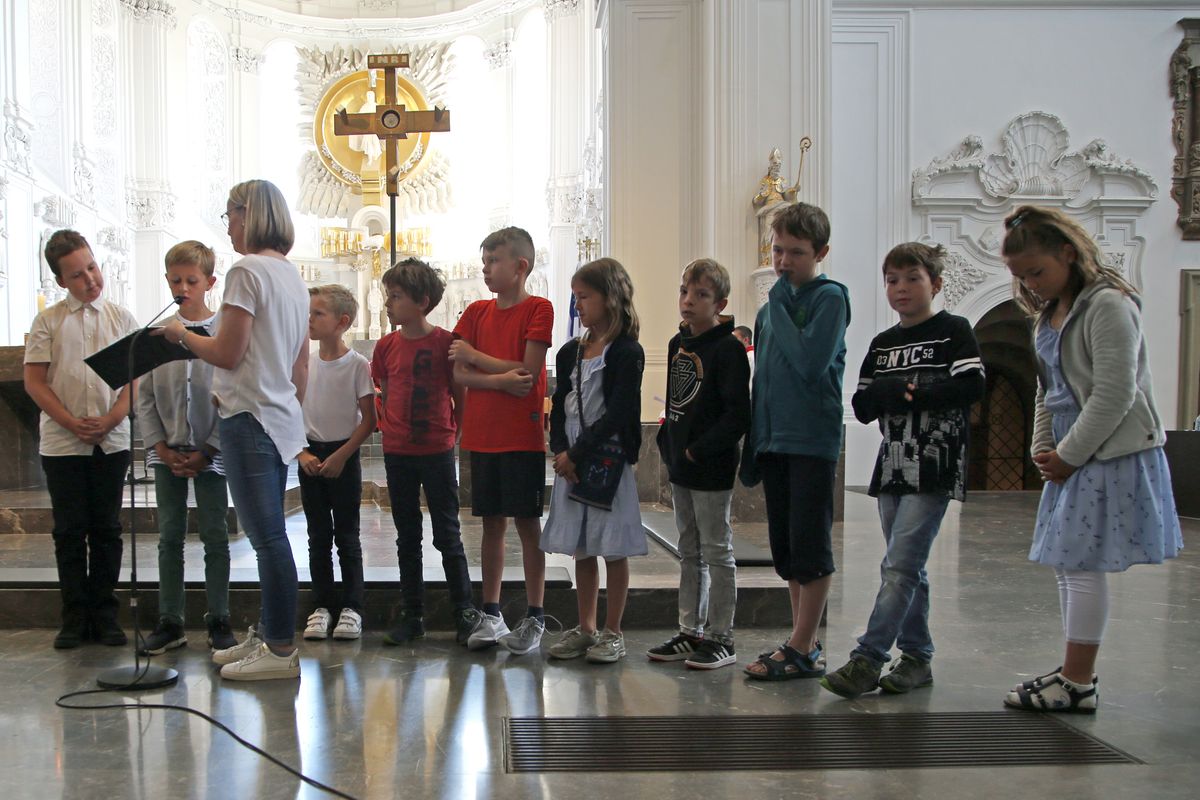 2819/0752 Kiliani-Wallfahrt der Kommunionkinder_16018