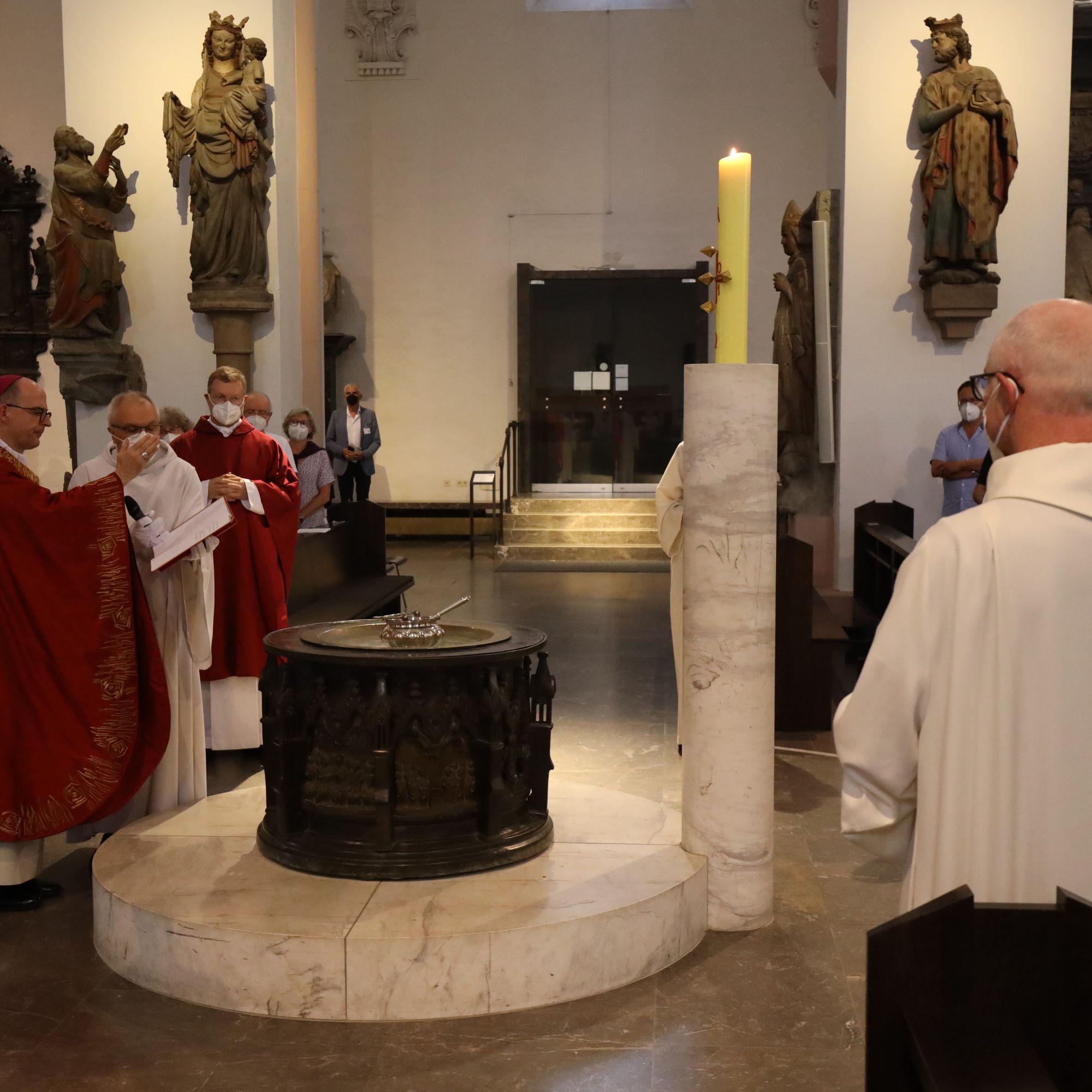Mit einem Kiliani-Pontifikalgottesdienst im Kiliansdom mit Bischof Dr. Franz Jung ist am Dienstagabend, 6. Juli, das 50. Jubiläum der Berufsgruppe der Pastoralreferentinnen und -referenten im Bistum Würzburg gefeiert worden.
