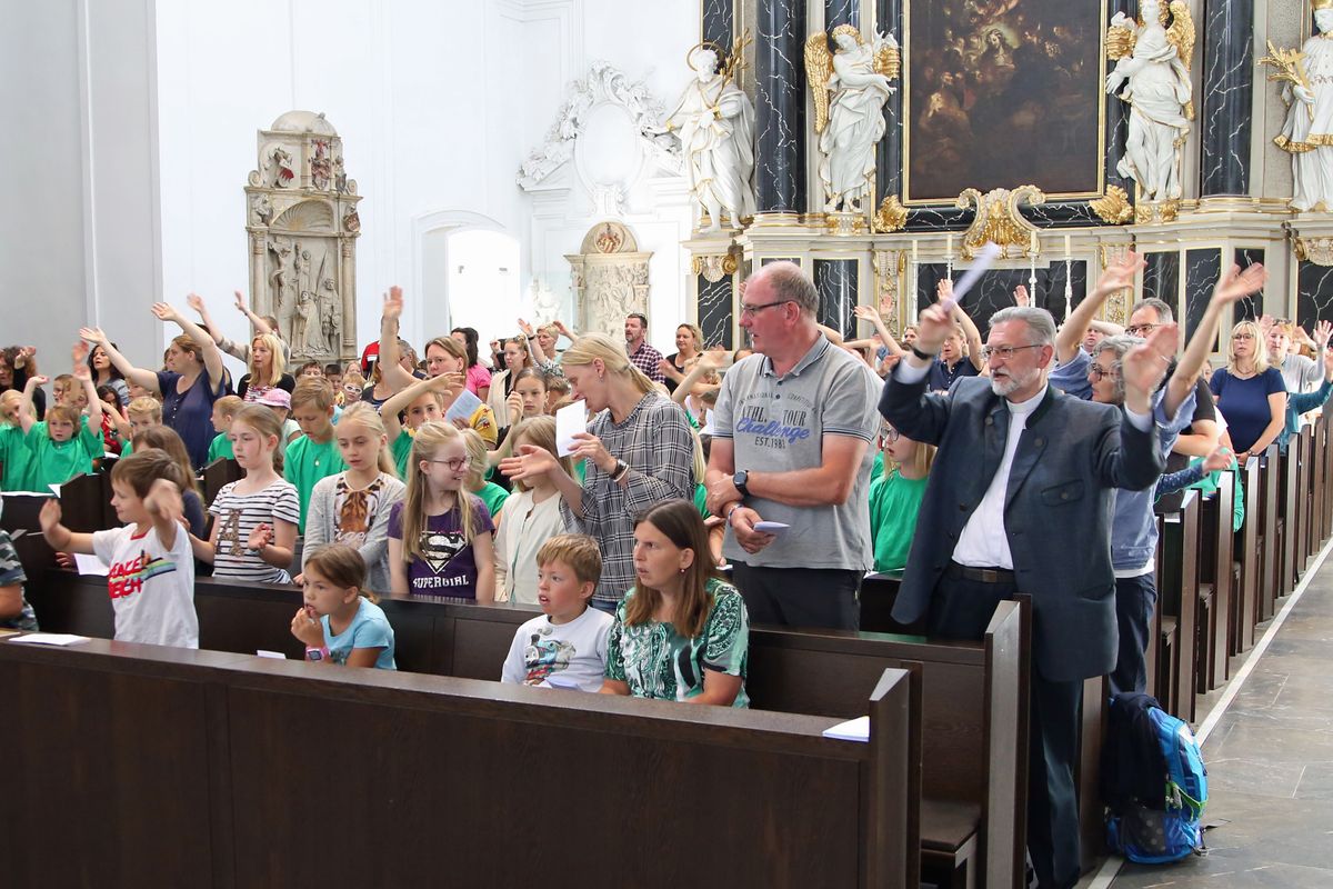 2819/0752 Kiliani-Wallfahrt der Kommunionkinder_16011