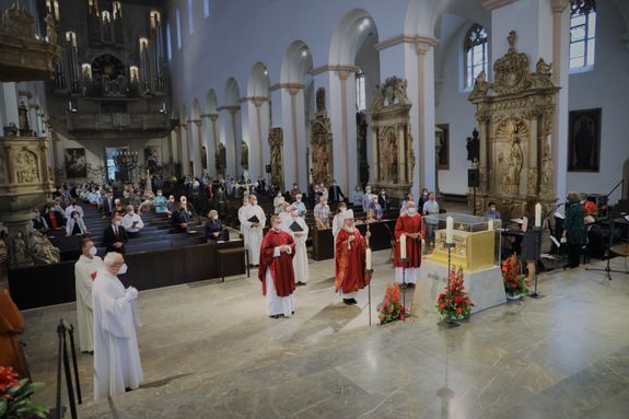 2821/0665 Pasti-Jubiläum_28744 An der Feier unter den aktuellen Coronaschutzvorschriften, die zudem über das Internet gestreamt wurde, nahmen rund 130 Personen im Dom teil.