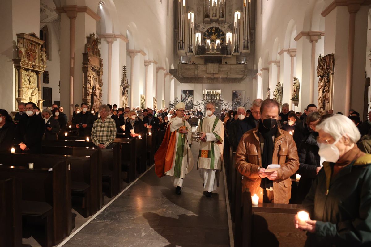 BIschof Dr. Franz Jung feiert am Samstagabend, 16. April, im Würzburger Kiliansdom die Osternacht.