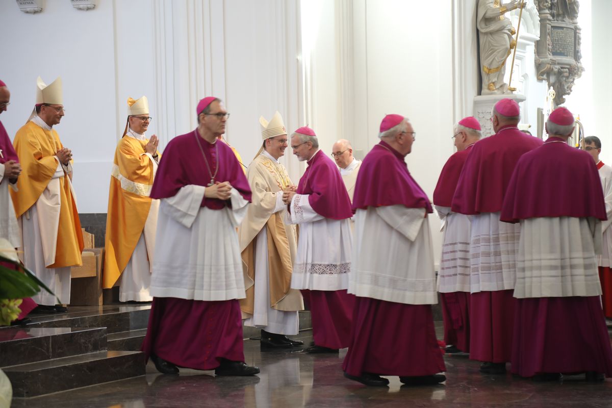 Bei einem Pontifkalgottesdienst im Würzburger Kiliansdom ist an Christi Himmelfahrt, 9. Mai 2024, Weihbischof Paul Reder zum Bischof geweiht worden.
