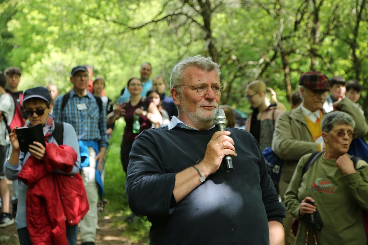 Fast 400 Gläubige haben an der Ökumenischen Kreuzbergwallfahrt mit Bischof Jung und Regionalbischöfin Bornowski teilgenommen.  Fast 400 Gläubige haben an der Ökumenischen Kreuzbergwallfahrt mit Bischof Jung und Regionalbischöfin Bornowski teilgenommen.