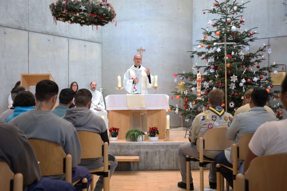 "Weihnachten ist ein Fest der Hoffnung", betonte Bischof Dr. Franz Jung in seiner Predigt. "Weihnachten ist ein Fest der Hoffnung", betonte Bischof Dr. Franz Jung in seiner Predigt.