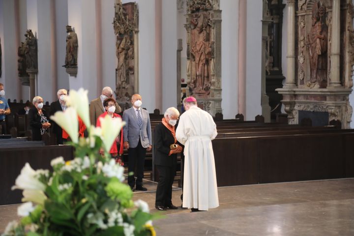 Mit rund 120 Ehepaaren aus der ganzen Diözese hat Bischof Dr. Franz Jung am Mittwochvormittag, 30. Juni, einen Gottesdienst im Würzburger Kiliansdom gefeiert.