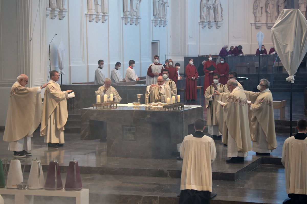 1321/0323 Missa chrismatis_26164