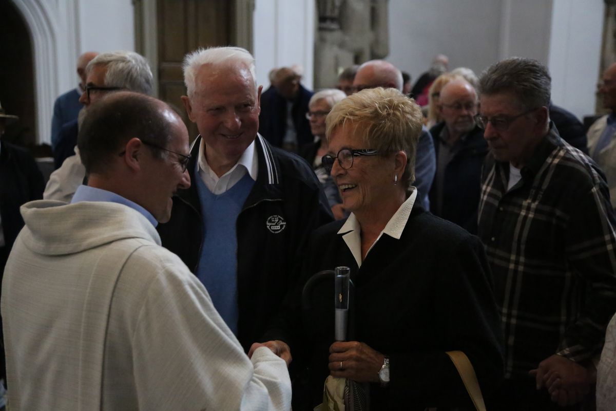 Bischof Dr. Franz Jung hat am Donnerstagnachmittag, 4. Juli, mit etwa 320 Paaren im Kiliansdom ihr goldenes oder diamantenes Ehejubiläum gefeiert.