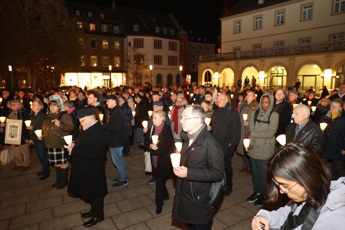 An die erste Deportation von jüdischen Menschen aus Würzburg durch die Nationalsozialisten am 27. November 1941 erinnerte ein von der Gemeinschaft Sant