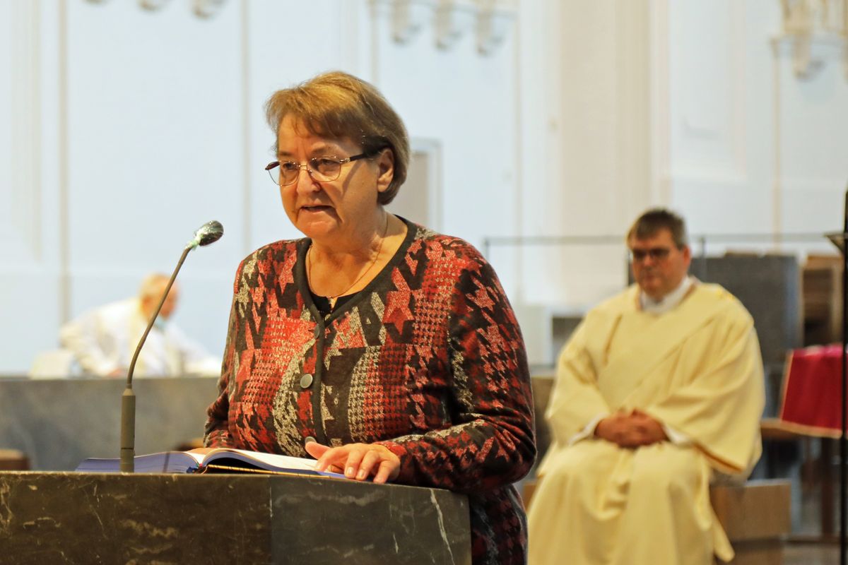 Bei einem Pontifikalgottesdienst am Samstag, 17. Oktober, hat Weihbischof Ulrich Boom im Würzburger Kiliansdom Uwe Becker zum Ständigen Diakon geweiht.