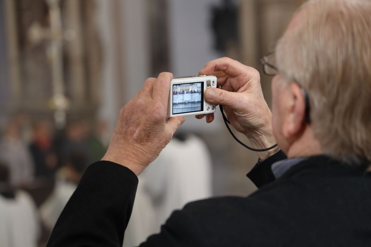 Bei einem feierlichen Gottesdienst im Würzburger Kiliansdom weihte Bischof Dr. Franz Jung Bertram Ziegler zum Diakon. Zahlreiche Verwandte, Freunde und Wegbegleiter des Priesterseminaristen nahmen an der Feier teil.