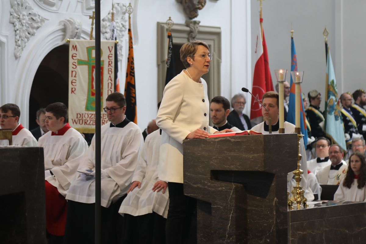 Bei einem Pontifkalgottesdienst im Würzburger Kiliansdom ist an Christi Himmelfahrt, 9. Mai 2024, Weihbischof Paul Reder zum Bischof geweiht worden.