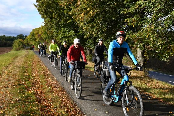 Gute Laune und Spaß an der Bewegung waren Trumpf bei der Fahrradtour für Männer der KLB – vor allem, wenn mal für kurze Zeit die Sonne raus kam. 