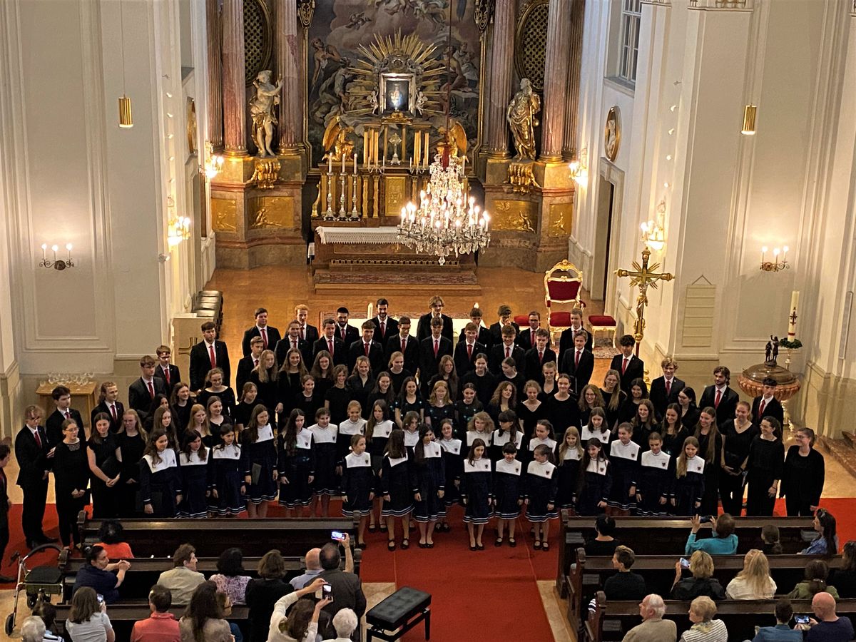 Die Junge Domkantorei und die Wiener Chormädchen.