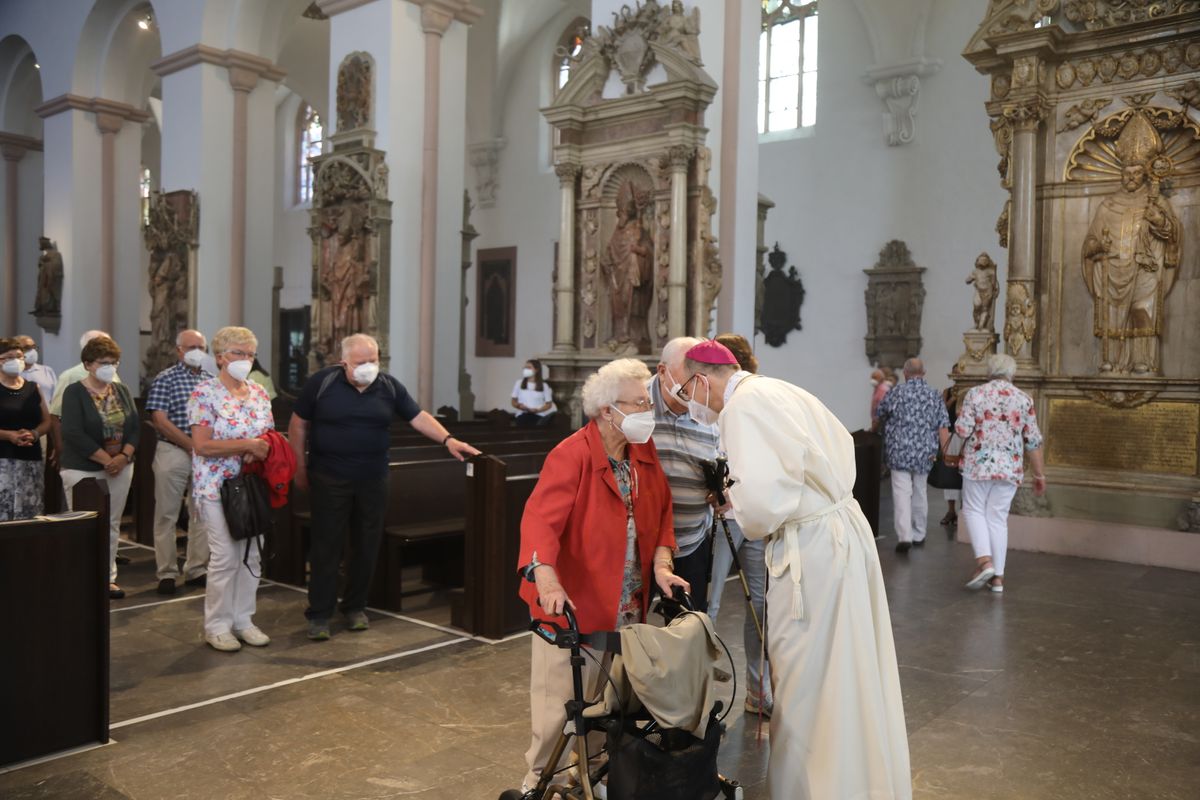 2621/0621 Dankgottesdienst für Ehejubilare mit Bischof Jung_27801