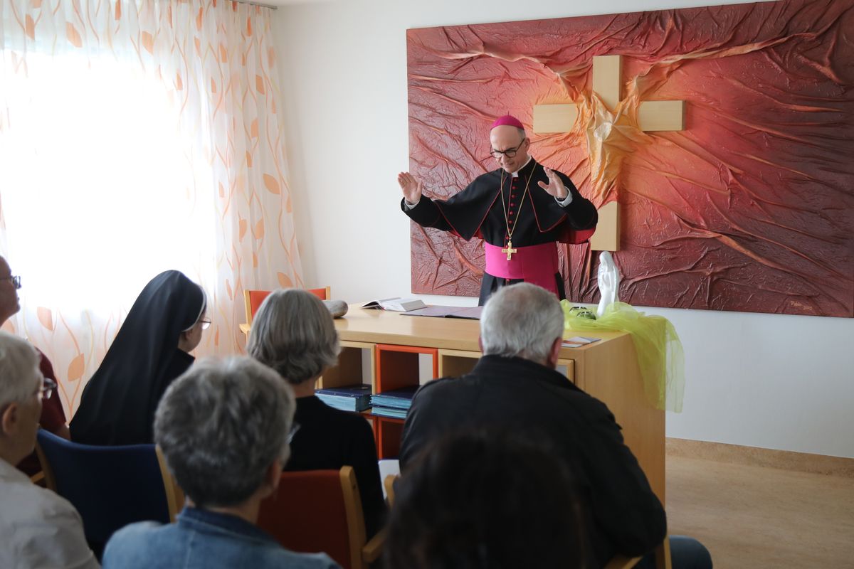 2925/0739 Kiliani Bischof besucht Palliativstation Schweinfurt_59992