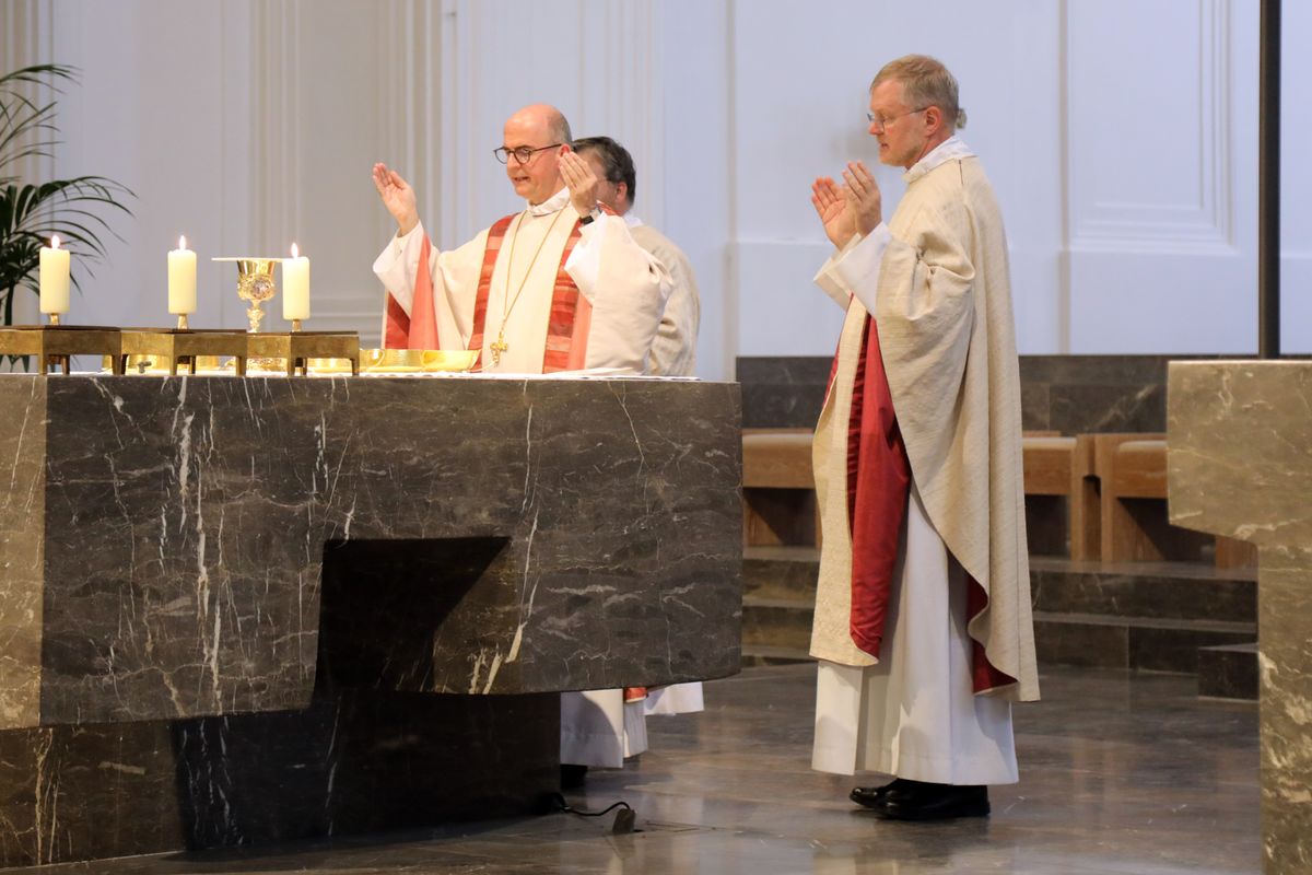 Fünf Frauen und zwei Männer hat Bischof Dr. Franz Jung bei einem Pontifikalgottesdienst am Freitag, 18. Juli 2025, als Pastoral- beziehungsweise Gemeindereferentinnen und -referenten beauftragt.