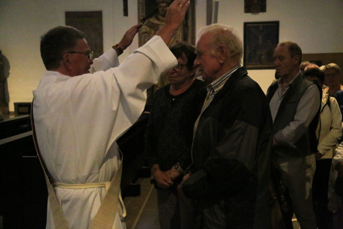 Bischof Dr. Franz Jung hat am Donnerstagnachmittag, 4. Juli, mit etwa 320 Paaren im Kiliansdom ihr goldenes oder diamantenes Ehejubiläum gefeiert.
