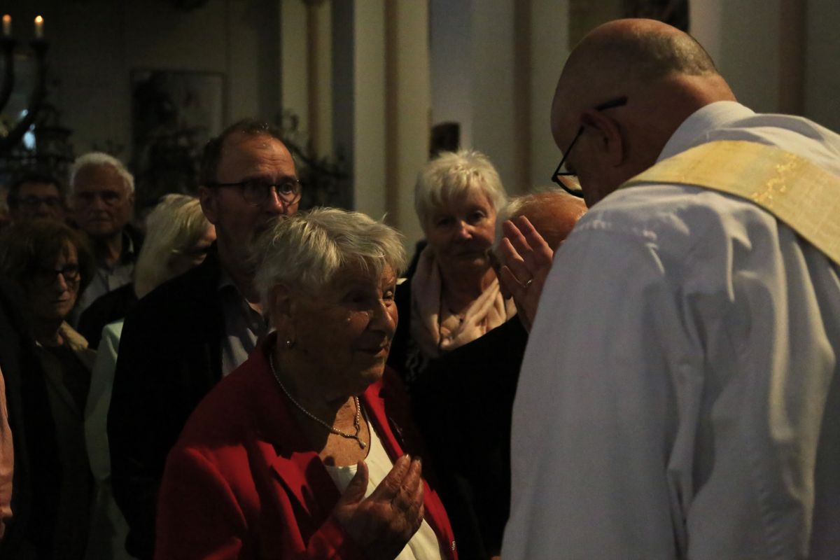 Bischof Dr. Franz Jung hat am Donnerstagnachmittag, 4. Juli, mit etwa 320 Paaren im Kiliansdom ihr goldenes oder diamantenes Ehejubiläum gefeiert.