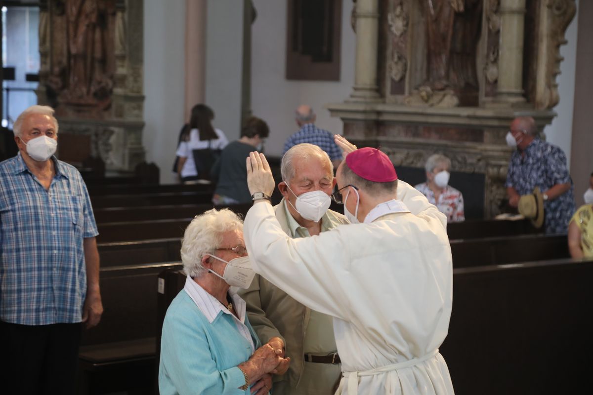 2621/0621 Dankgottesdienst für Ehejubilare mit Bischof Jung_27818