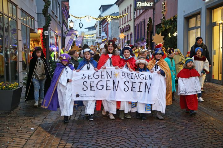 In den Tagen um Dreikönig sind im Bistum Würzburg wieder die Sternsinger unterwegs. Das Foto entstand bei der diözesanen Aussendungsfeier 2019 in Marktheidenfeld.