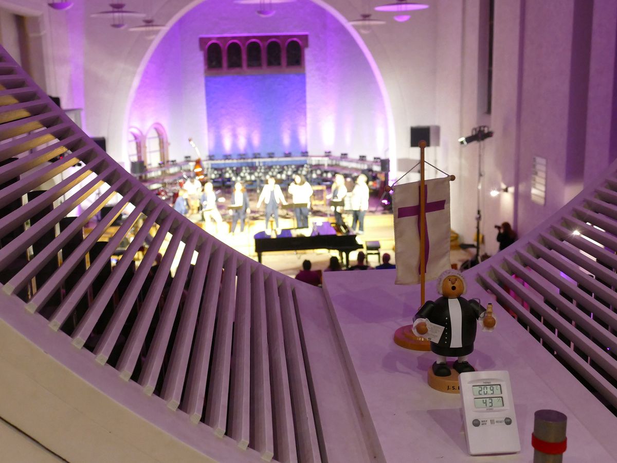 Verschiedene Gospelgruppen brachten bei der Aschaffenburger Nacht der offenen Kirchen Schwung in die Christiuskirche.  Verschiedene Gospelgruppen brachten bei der Aschaffenburger Nacht der offenen Kirchen Schwung in die Christiuskirche.