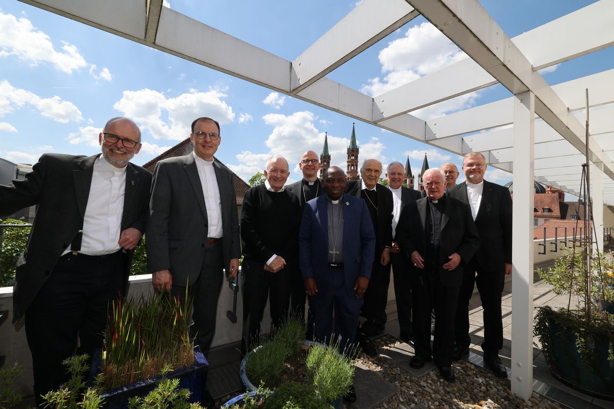 Pressestelle Bistum Würzburg: Bischöfe, Domkapitel und Priesterrat ...