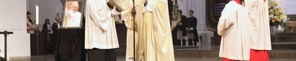 1825/0422 Pontifikalrequiem für Papst Franziskus_57492