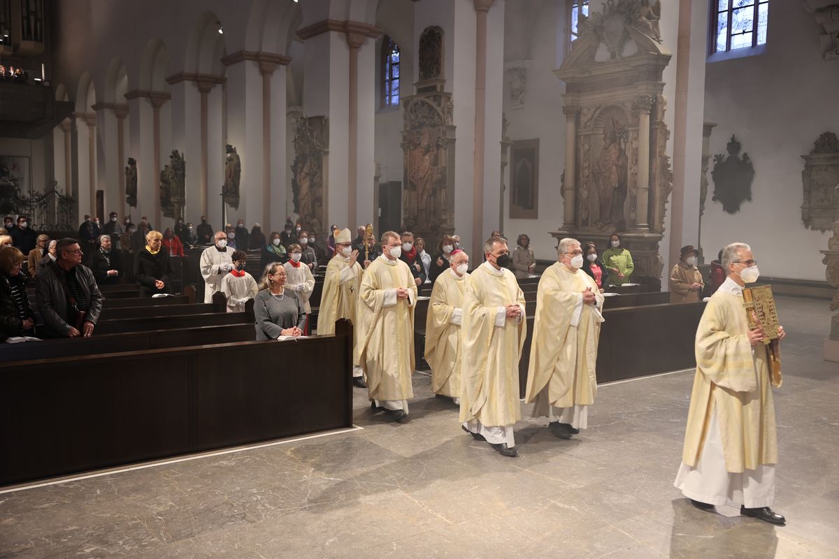 Mit der Messe vom Letzten Abendmahl am Gründonnerstag, 14. April, hat Bischof Dr. Franz Jung im Würzburger Kiliansdom die drei österlichen Tage vom Leiden und Sterben, von der Grabesruhe und der Auferstehung des Herrn eröffnet.