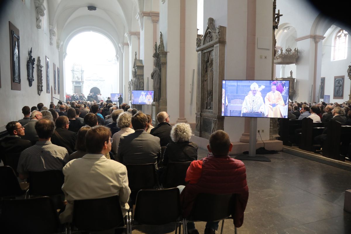 Bei einem Pontifkalgottesdienst im Würzburger Kiliansdom ist an Christi Himmelfahrt, 9. Mai 2024, Weihbischof Paul Reder zum Bischof geweiht worden.