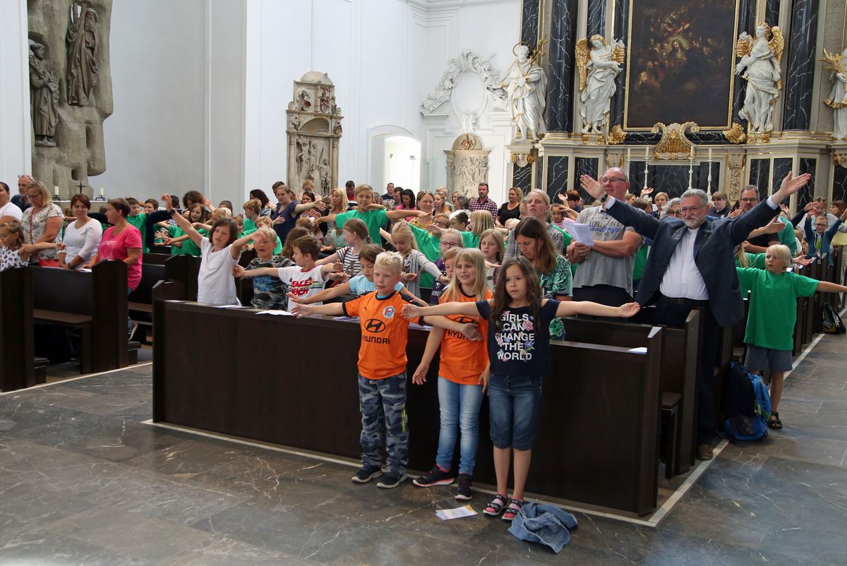 2819/0752 Kiliani-Wallfahrt der Kommunionkinder_16023