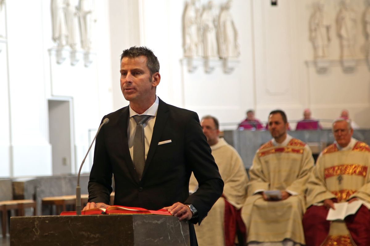 Die Fronleichnamsprozession in Würzburg stand unter dem Motto "Denn Gott hat uns nicht einen Geist der Verzagtheit gegeben, sondern den Geist der Kraft, der Liebe und Besonnenheit".