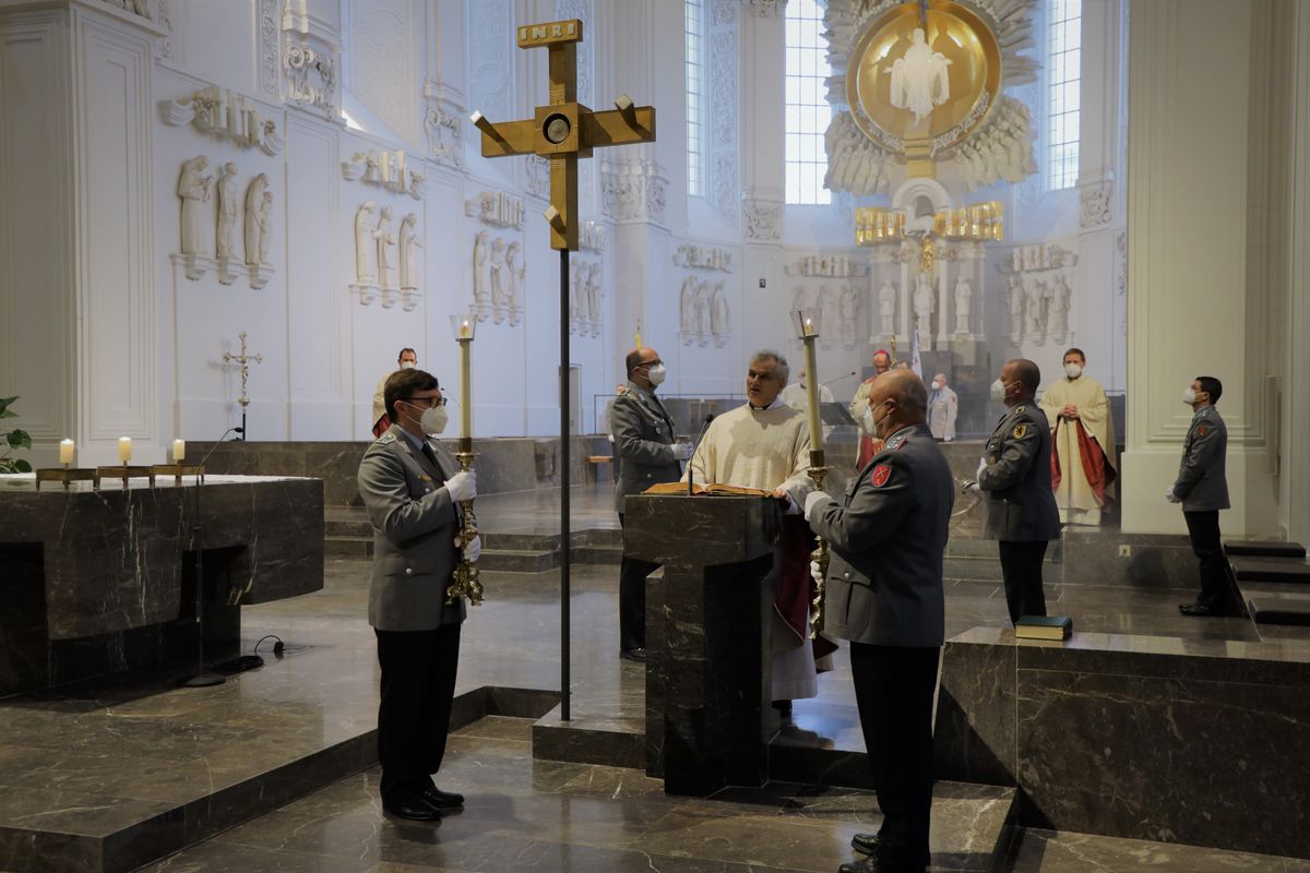 Bischof Dr. Franz Jung feiert mit Soldatinnen und Soldaten der Bundeswehr am Donnerstag, 28, Januar, im Würzburger Kiliansdom einen Gottesdienst  aus Anlass des Weltfriedenstags.