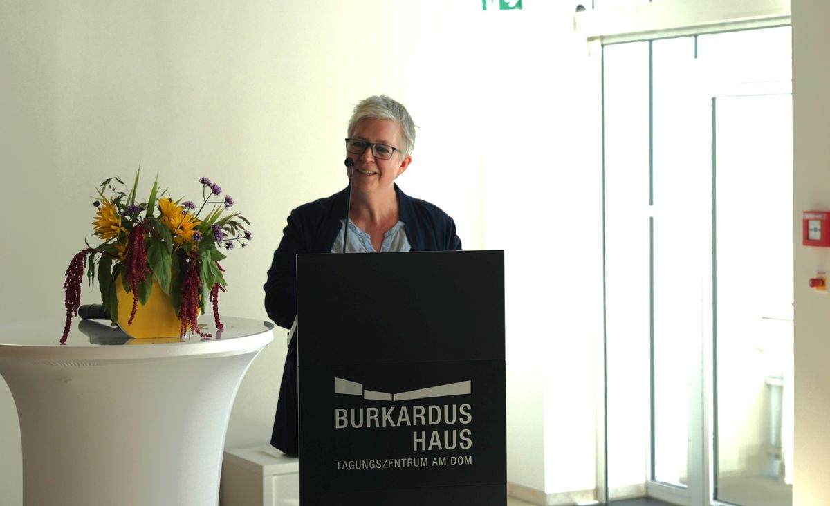 Die Grüße der Mitarbeitervertretung (MAV) überbrachte Miriam Wolf.