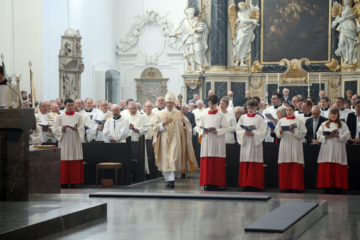 Bei einem Pontifkalgottesdienst im Würzburger Kiliansdom ist an Christi Himmelfahrt, 9. Mai 2024, Weihbischof Paul Reder zum Bischof geweiht worden.