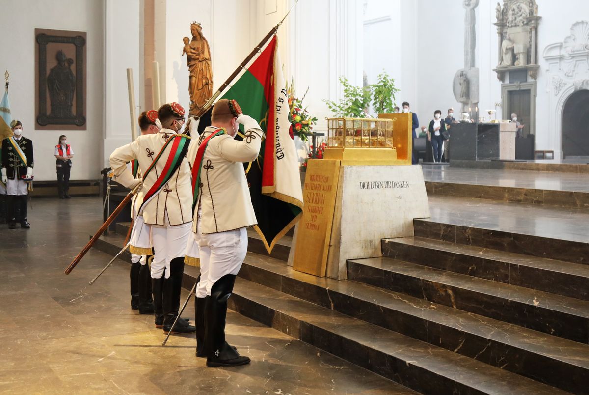 2721/0654 Eröffnung der Kiliani-Wallfahrtswoche 2021 im Kiliansdom_28609 Mit einem feierlichen Pontifikalgottesdienst ist am Sonntag, 4. Juli, im Würzburger Kiliansdom die Kiliani-Wallfahrtswoche 2021 eröffnet worden.