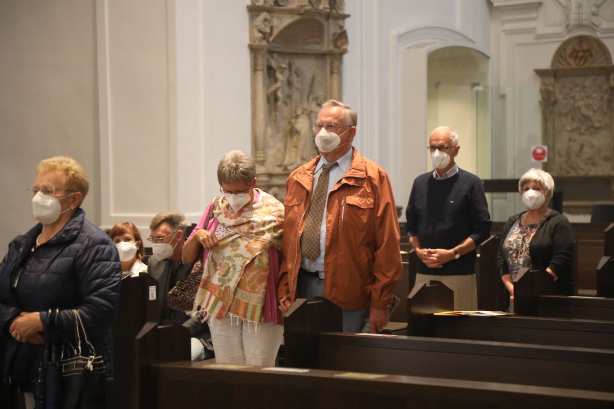 2721/0637-Dankgottesdienst für Ehejubilare mit Bischof Dr. Franz Jung_28327 Bischof Dr. Franz Jung hat am Mittwochabend, 30. Juni, einen Gottesdienst im Würzburger Kiliansdom gefeiert.