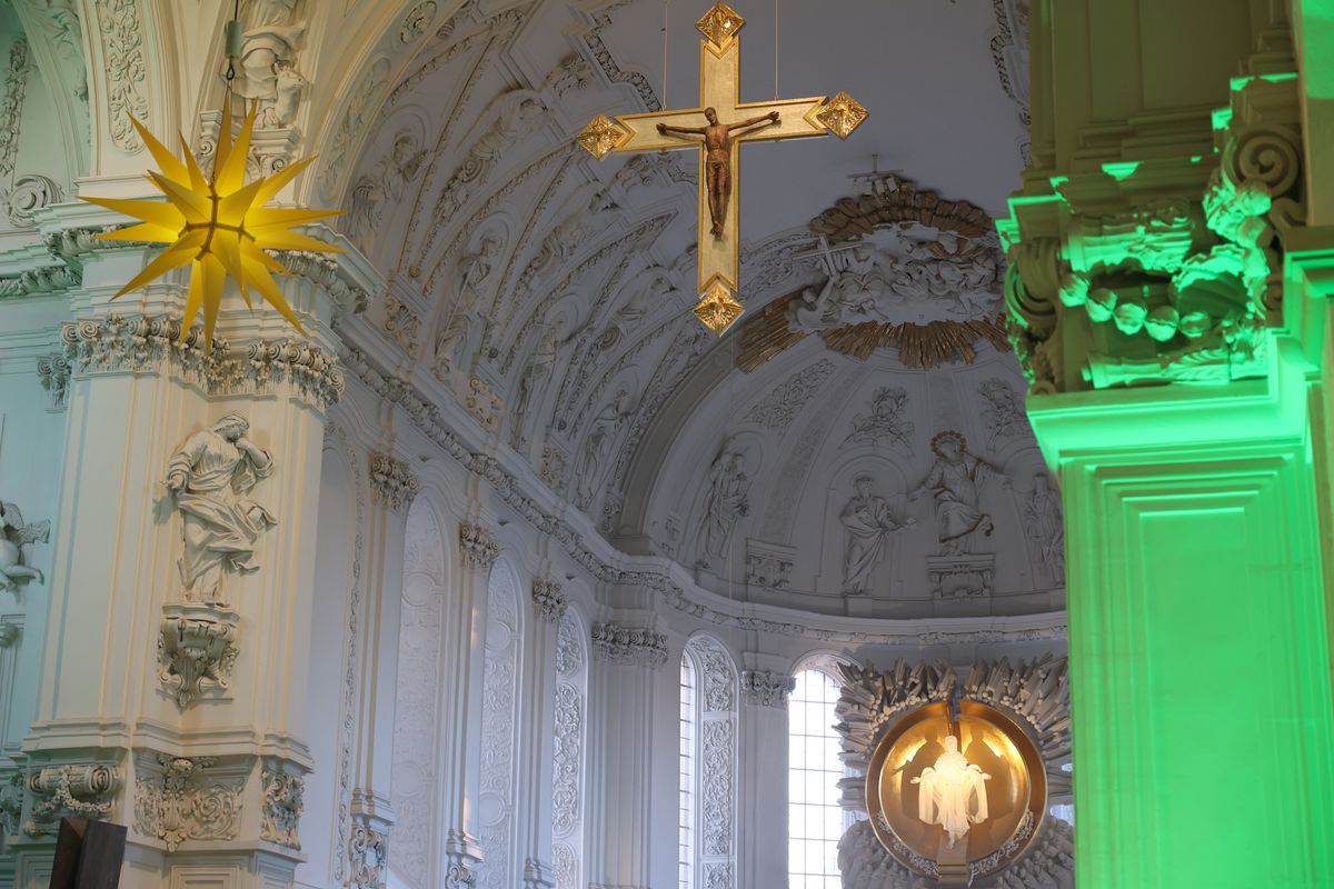 Die "Nacht der Hoffnung" am Samstagabend, 13. Juli, der Kiliani-Wallfahrtswoche lud zu Besinnung, Gebet und Kraftschöpfen in den Kiliansdom ein. Viele Passanten nutzten das Angebot, das um Mitternacht endete.