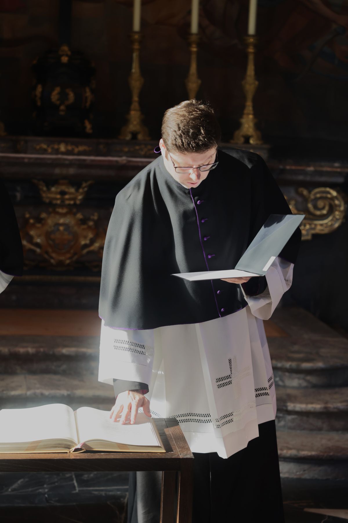 Dr. Matthias Leineweber und Manuel Thomas legten das Kapitelsversprechen ab.