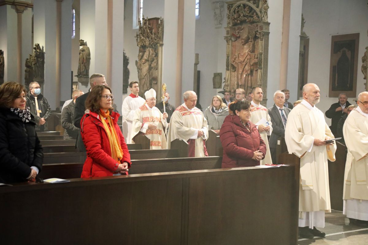 Bei einem Pontifikalgottesdienst am Samstag, 17. Oktober, hat Weihbischof Ulrich Boom im Würzburger Kiliansdom Uwe Becker zum Ständigen Diakon geweiht.