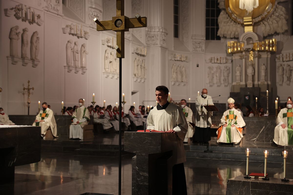 BIschof Dr. Franz Jung feiert am Samstagabend, 16. April, im Würzburger Kiliansdom die Osternacht.