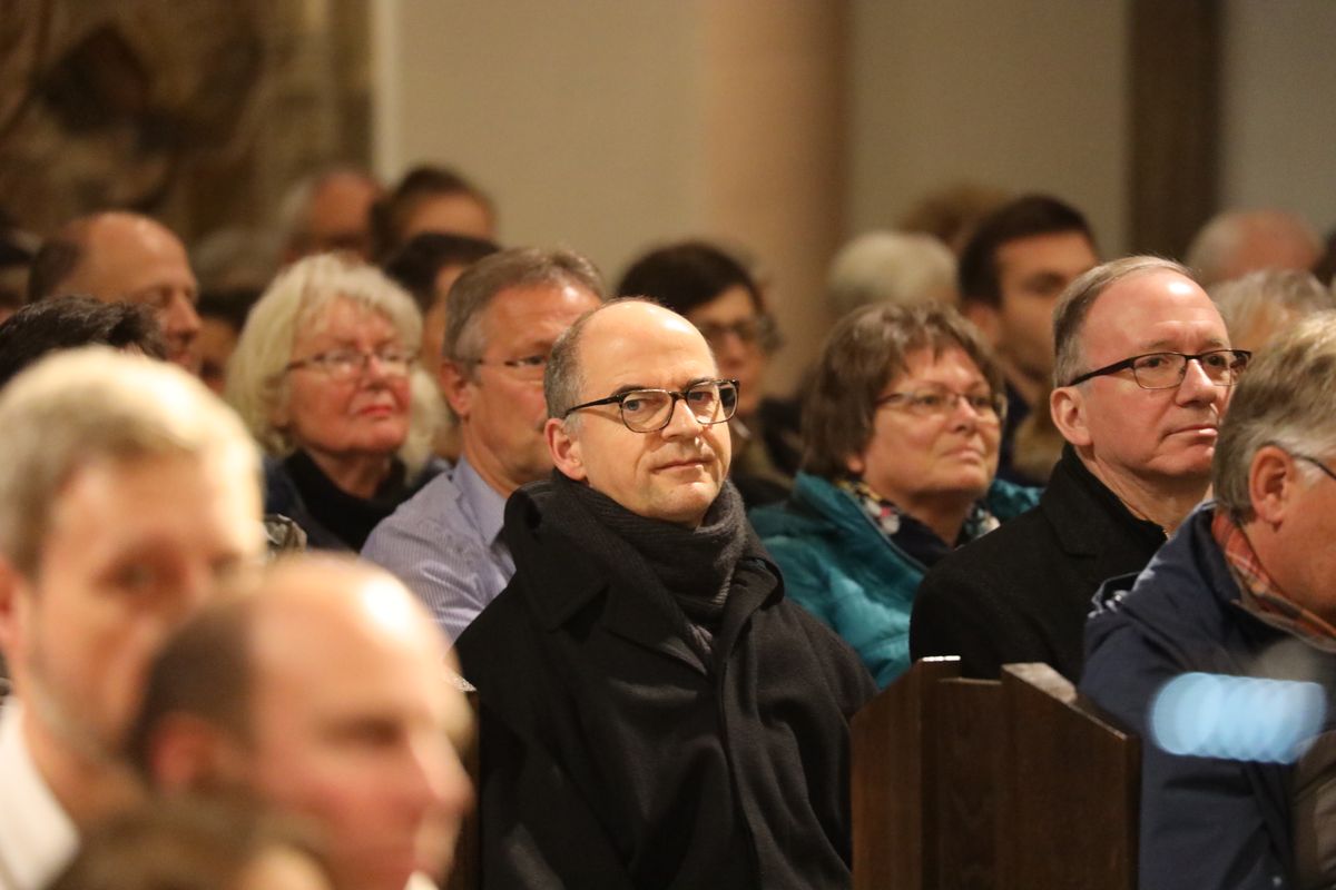 "Weihnachten traditionell" war das Konzert der Mädchenkantorei am Würzburger Dom und des Orchesters Camerata Würzburg unter der Leitung von Domkantor Alexander Rüth am dritten Adventssonntag, 15. Dezember, überschrieben.  "Weihnachten traditionell" war das Konzert der Mädchenkantorei am Würzburger Dom und des Orchesters Camerata Würzburg unter der Leitung von Domkantor Alexander Rüth am dritten Adventssonntag, 15. Dezember, überschrieben.