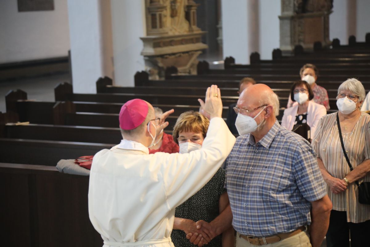 2621/0621 Dankgottesdienst für Ehejubilare mit Bischof Jung_27825