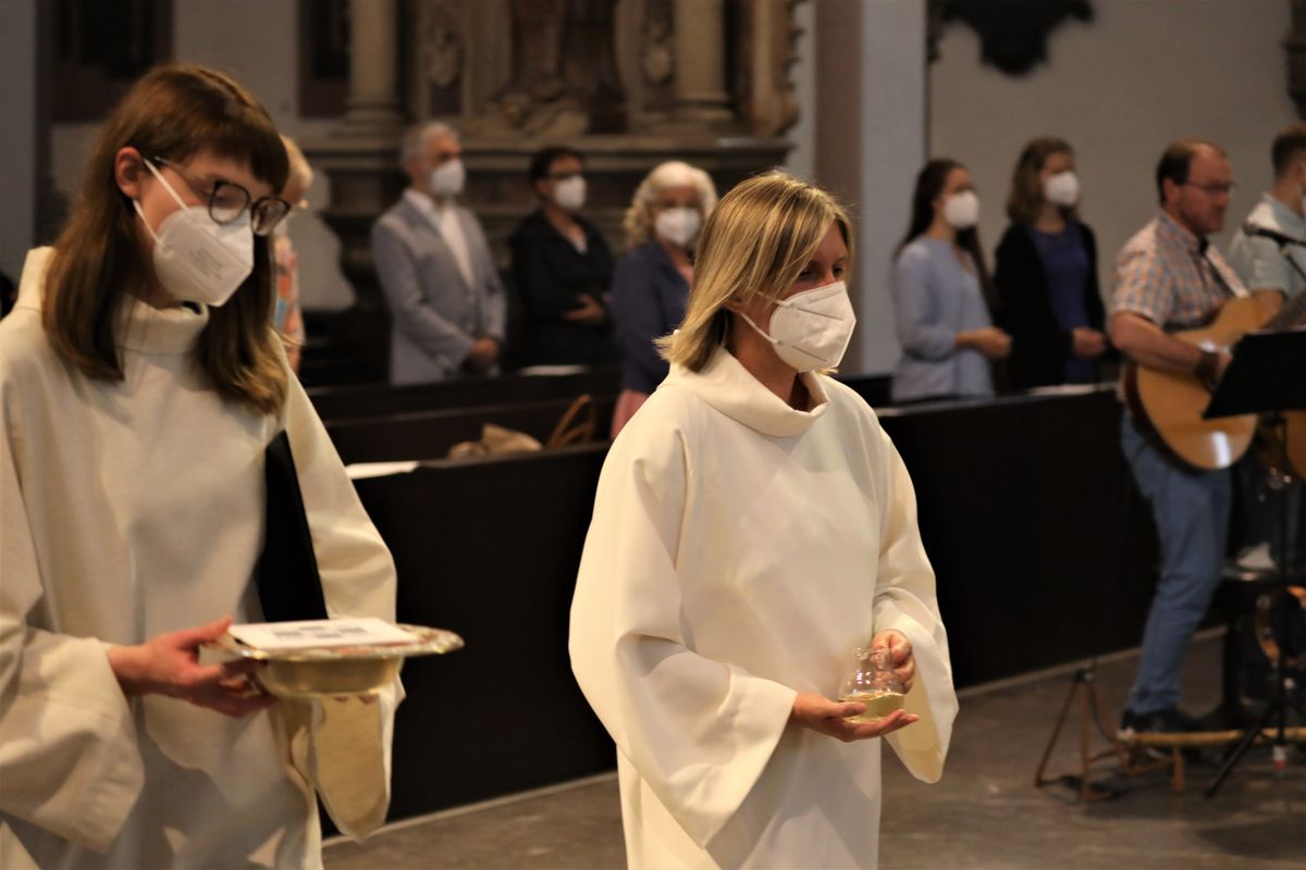2821/0665 Pasti-Jubiläum_28739 Mit einem Kiliani-Pontifikalgottesdienst im Kiliansdom mit Bischof Dr. Franz Jung ist am Dienstagabend, 6. Juli, das 50. Jubiläum der Berufsgruppe der Pastoralreferentinnen und -referenten im Bistum Würzburg gefeiert worden.