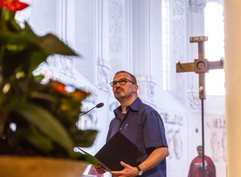 Bischof Dr. Franz Jung hat am Hochfest der Frankenapostel, Donnerstag, 8. Juli, mit haupt- und ehrenamtlichen Mitarbeiterinnen und Mitarbeitern der Caritas ein Pontifikalamt im Würzburger Kiliansdom gefeiert.